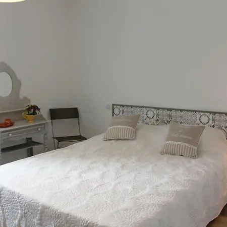 3 Bedroom Beautiful In Les Fontaines * Перн-ле-Фонтен