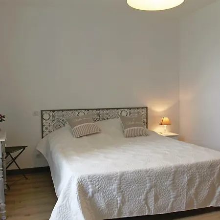 3 Bedroom Beautiful In Les Fontaines Дом отдыха *